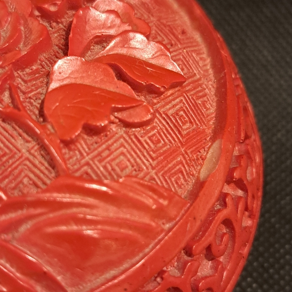 Chinese Cinnabar Red Lacquer Carved flowers Round Trinket Box. - Picture 9 of 9